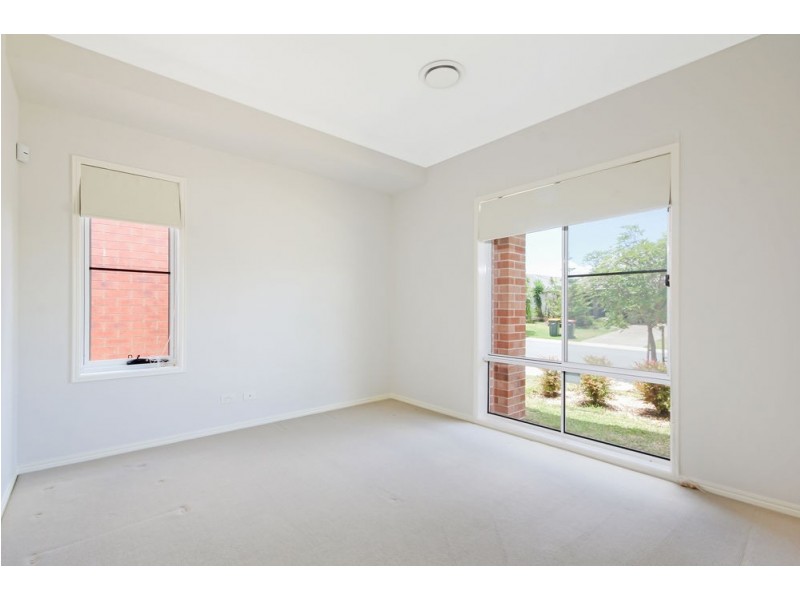8 Ravensbourne Crescent, North Lakes QLD 4509
