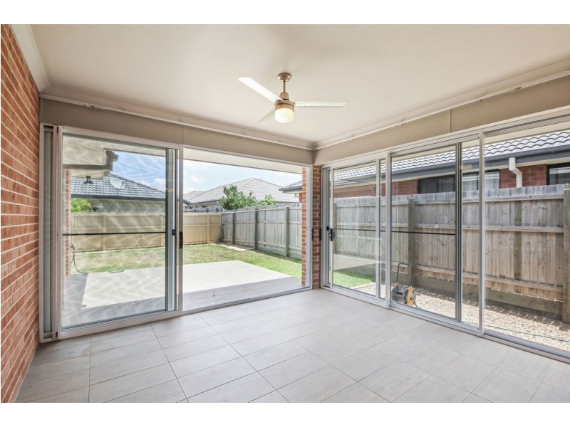 8 Ravensbourne Crescent, North Lakes QLD 4509