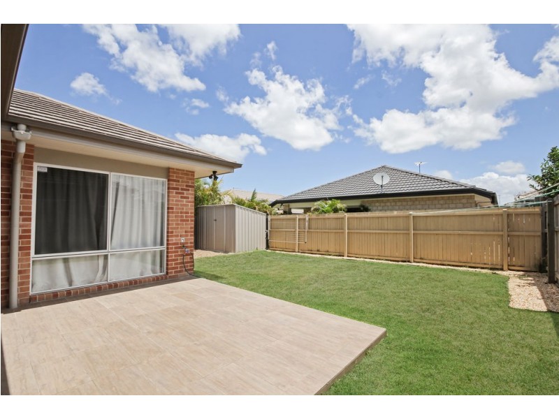 8 Ravensbourne Crescent, North Lakes QLD 4509