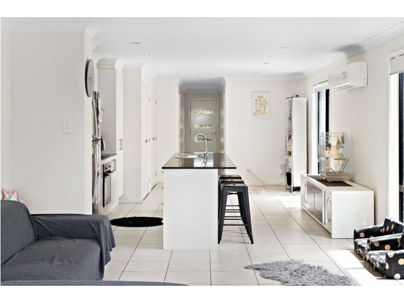 27 Lorikeet Parade, Dakabin QLD 4503