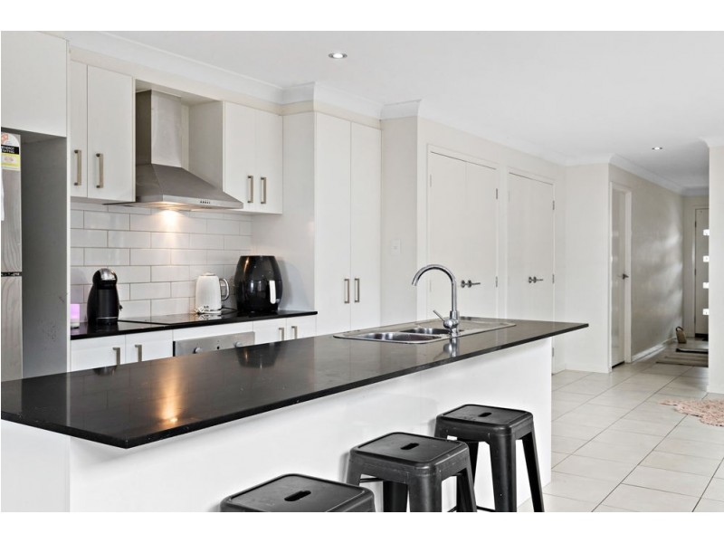 27 Lorikeet Parade, Dakabin QLD 4503