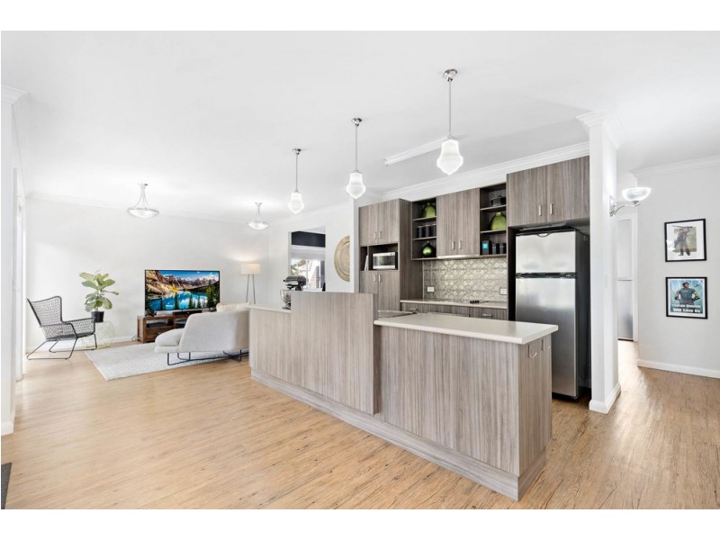 10 Burns Parade, Kallangur QLD 4503
