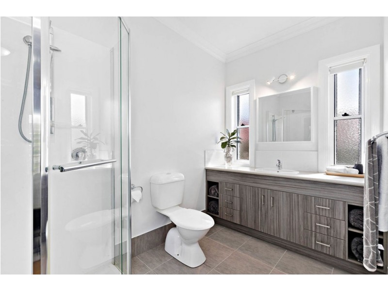 10 Burns Parade, Kallangur QLD 4503