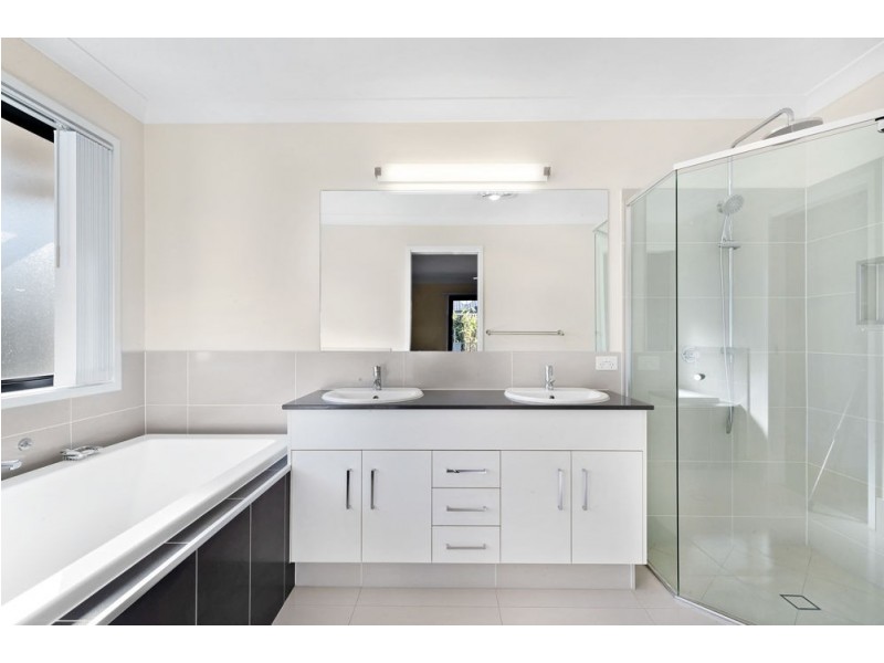 17 Edmund Circuit, North Lakes QLD 4509