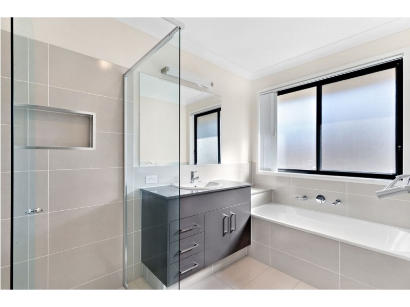 17 Edmund Circuit, North Lakes QLD 4509