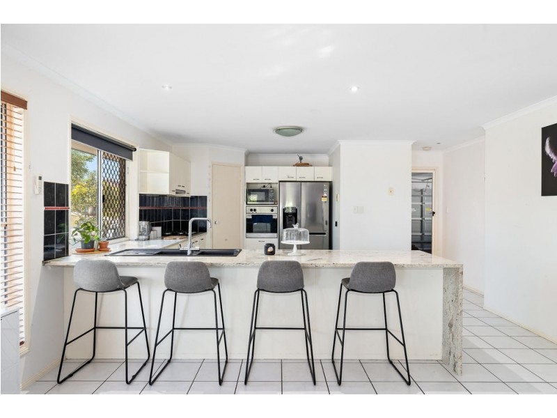 18 Southerden Drive, North Lakes QLD 4509