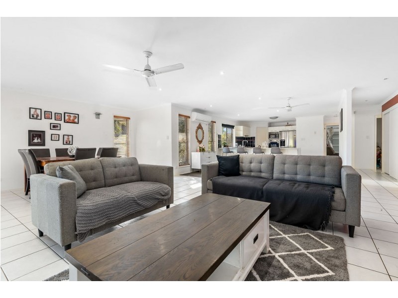 18 Southerden Drive, North Lakes QLD 4509