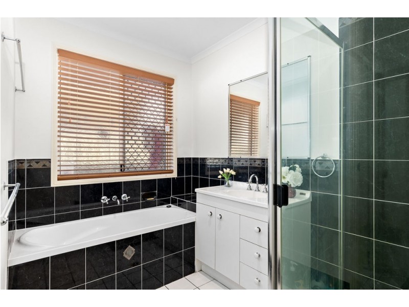 18 Southerden Drive, North Lakes QLD 4509