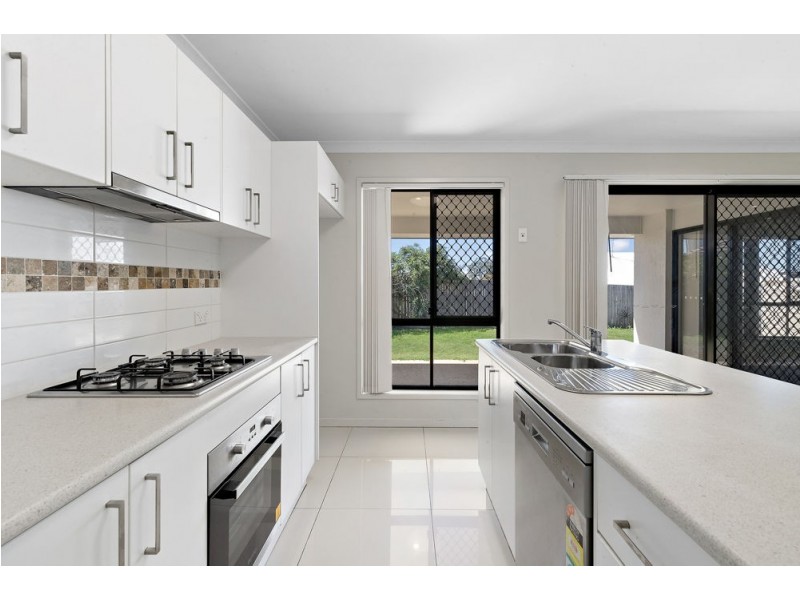32 Diane Parade, Kallangur QLD 4503