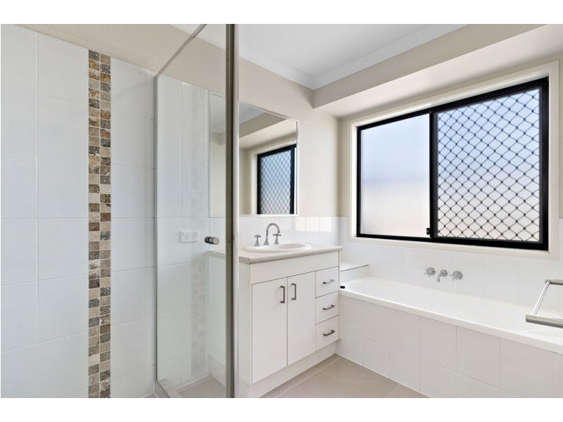 32 Diane Parade, Kallangur QLD 4503