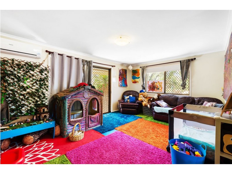 1 Ian Court, Kallangur QLD 4503