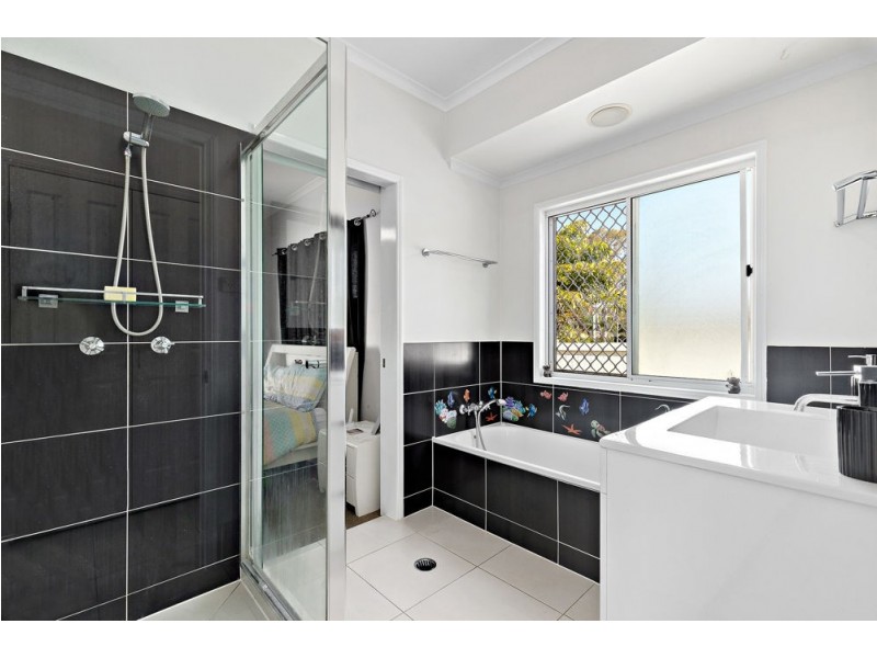 1 Goshawk Drive, Kallangur QLD 4503