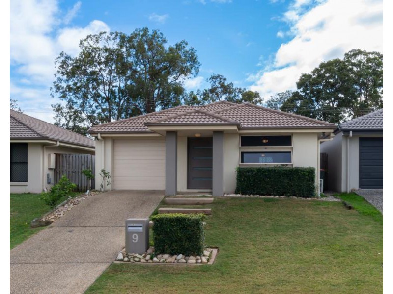 9 Roland Court, Kallangur QLD 4503