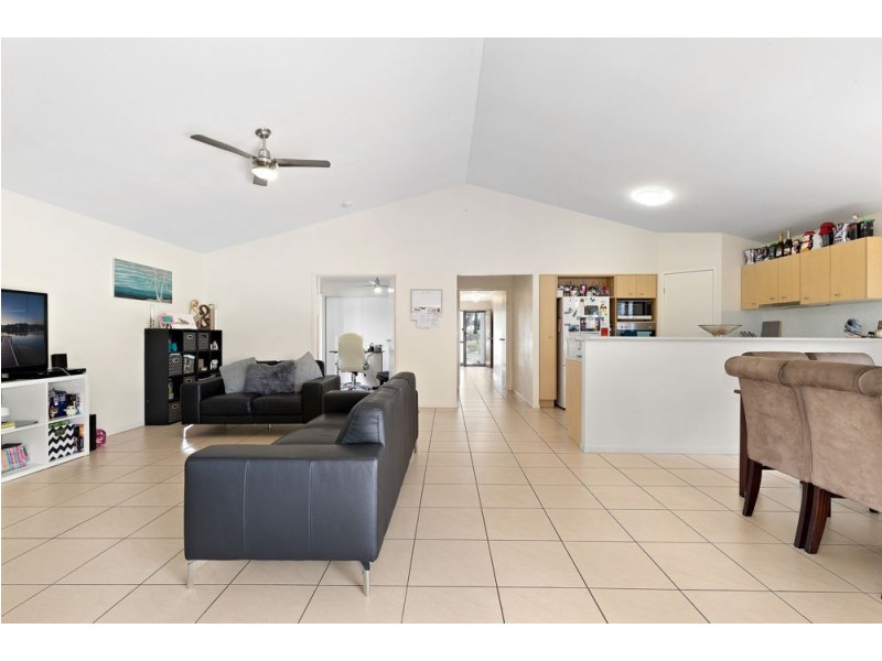 22 Pinnock Crescent, North Lakes QLD 4509