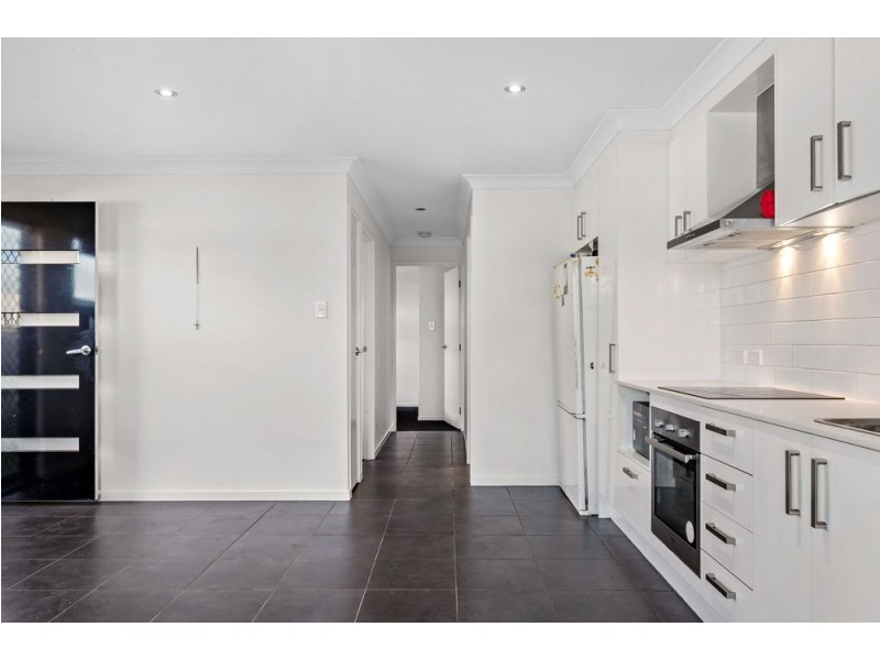 33 Lorikeet Parade, Dakabin QLD 4503