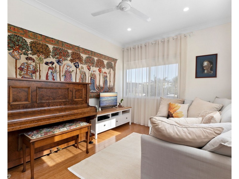 3 Marine Parade, Redcliffe QLD 4020