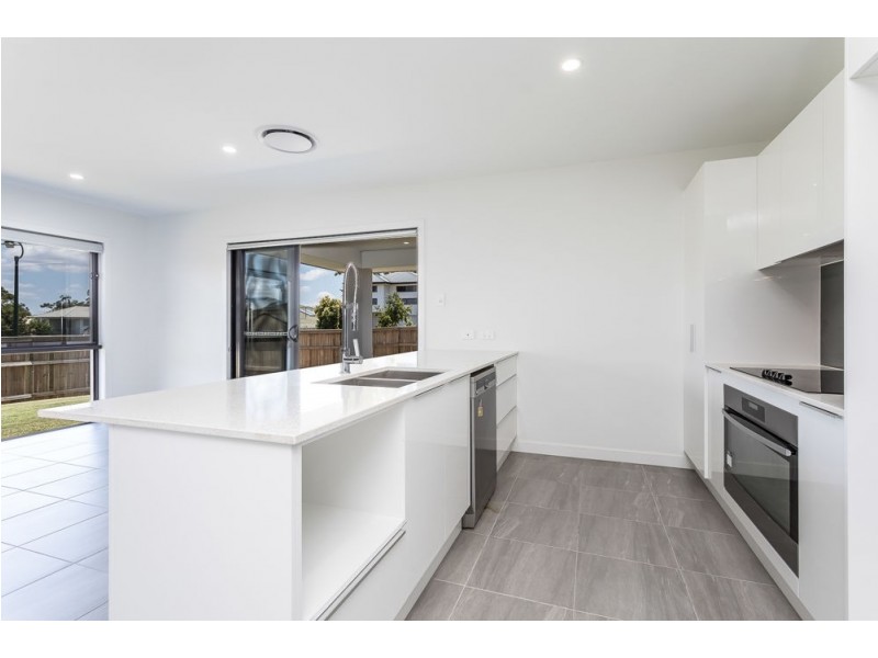 32 Braxlaw Cres, Dakabin QLD 4503