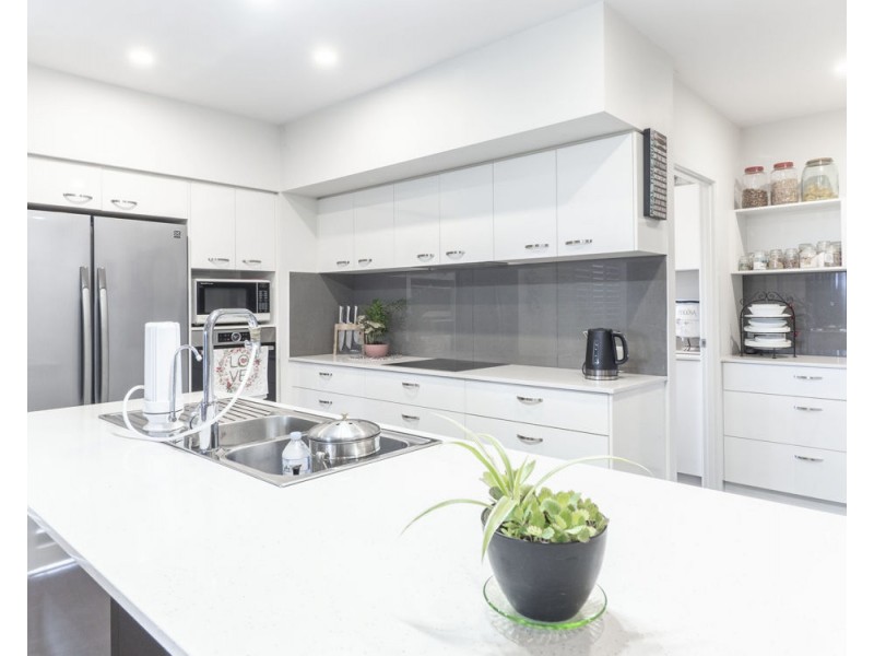 61 Gordon Circuit, Warner QLD 4500