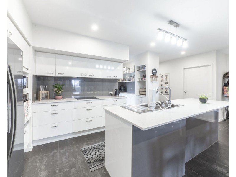 61 Gordon Circuit, Warner QLD 4500
