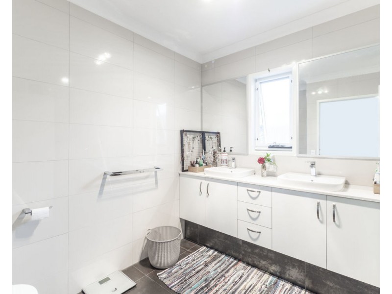 61 Gordon Circuit, Warner QLD 4500