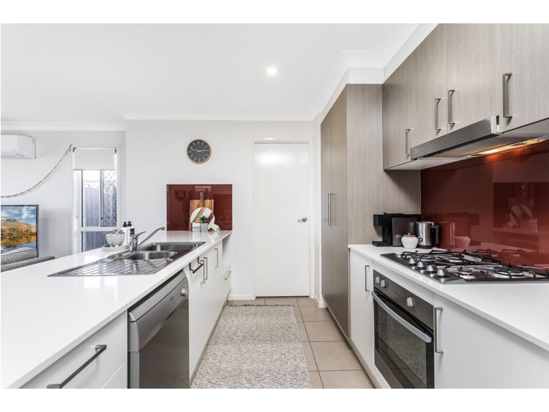 72 Mapleton Drive, North Lakes QLD 4509