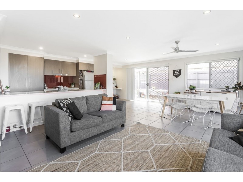 72 Mapleton Drive, North Lakes QLD 4509