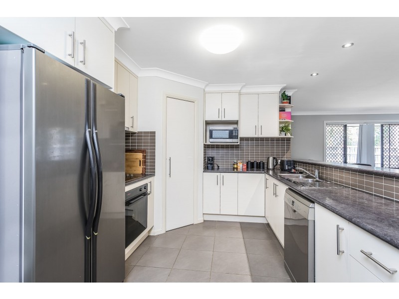 8 Gatsby Court, Kallangur QLD 4503