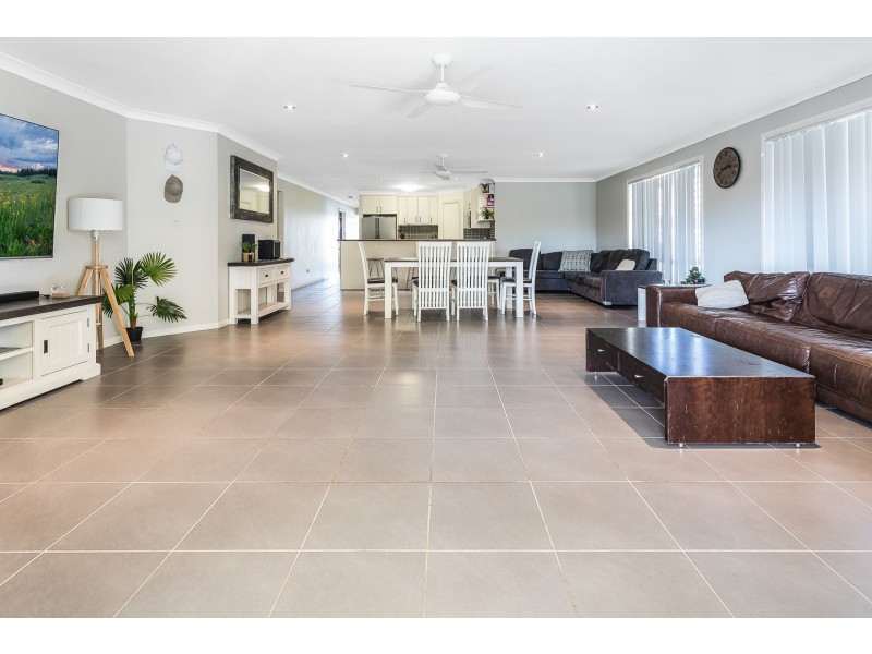 8 Gatsby Court, Kallangur QLD 4503