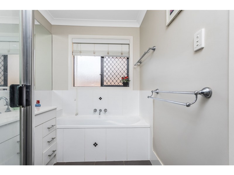 8 Gatsby Court, Kallangur QLD 4503