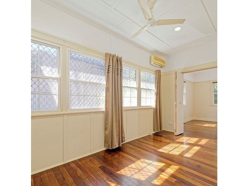 103 Oxley Avenue, Woody Point QLD 4019