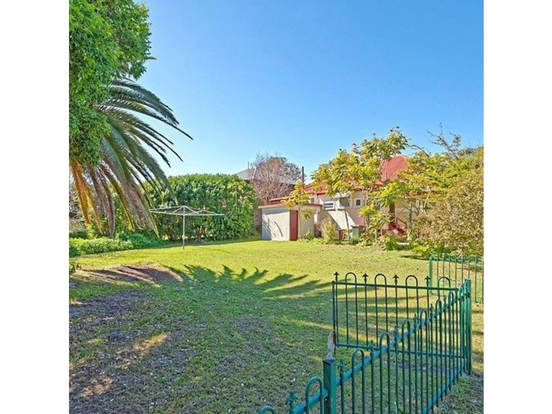 103 Oxley Avenue, Woody Point QLD 4019