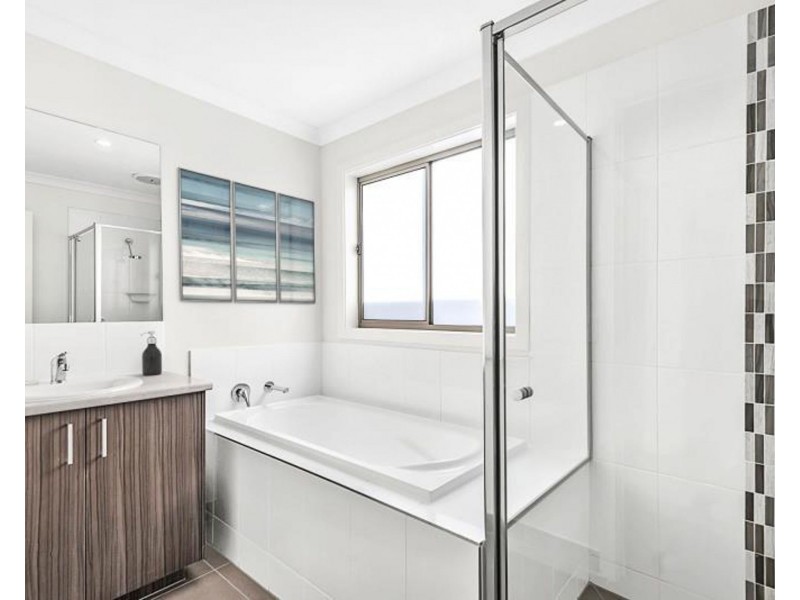 19 OXBOW CRESCENT, Lawnton QLD 4501