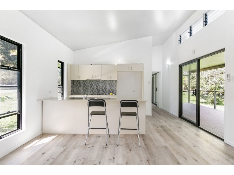 21 Michiko St, Macleay Island QLD 4184