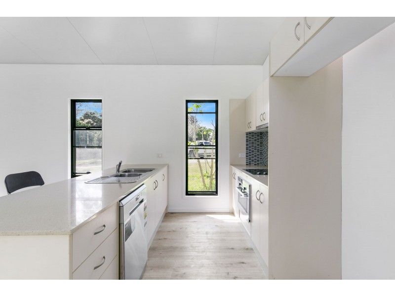 21 Michiko St, Macleay Island QLD 4184