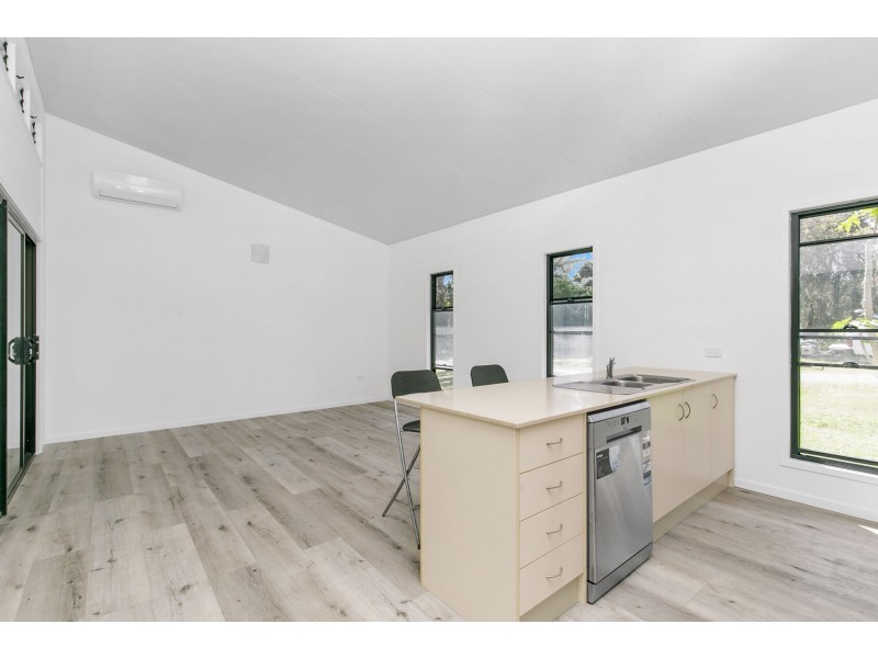 21 Michiko St, Macleay Island QLD 4184
