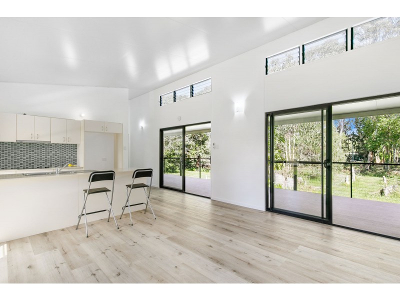 21 Michiko St, Macleay Island QLD 4184
