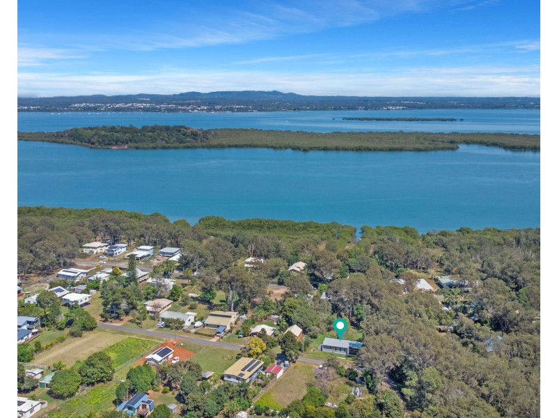 21 Michiko St, Macleay Island QLD 4184