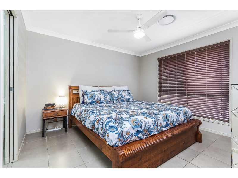 16 Water Street, Kallangur QLD 4503