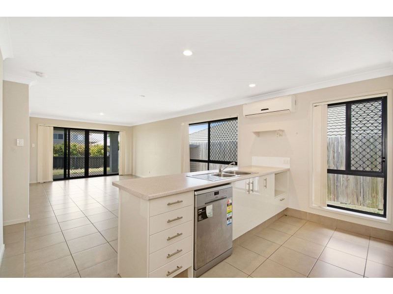22 Severn Crescent, North Lakes QLD 4509