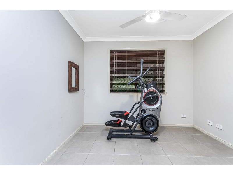 16 Water Street, Kallangur QLD 4503