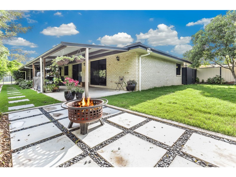 16 Water Street, Kallangur QLD 4503