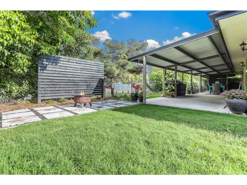 16 Water Street, Kallangur QLD 4503
