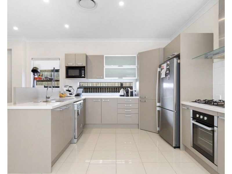 8 Glider Street, North Lakes QLD 4509