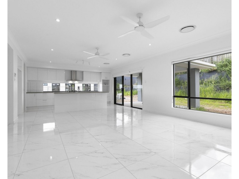 16 Executive Way, Bridgeman Downs QLD 4035