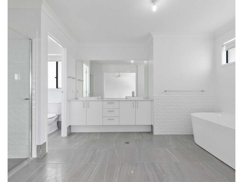 16 Executive Way, Bridgeman Downs QLD 4035