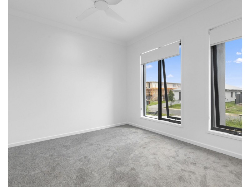 16 Executive Way, Bridgeman Downs QLD 4035