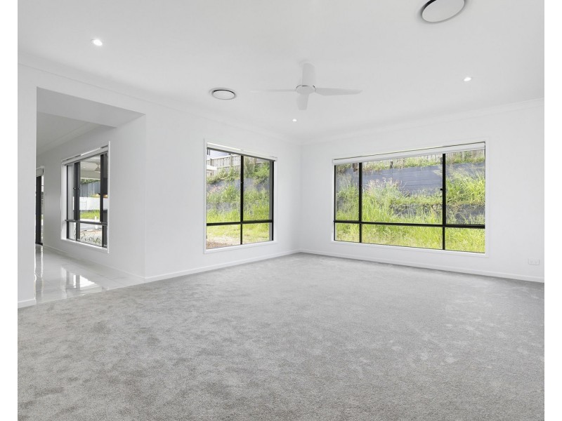 16 Executive Way, Bridgeman Downs QLD 4035