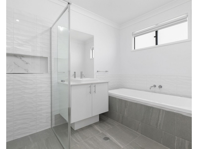 16 Executive Way, Bridgeman Downs QLD 4035