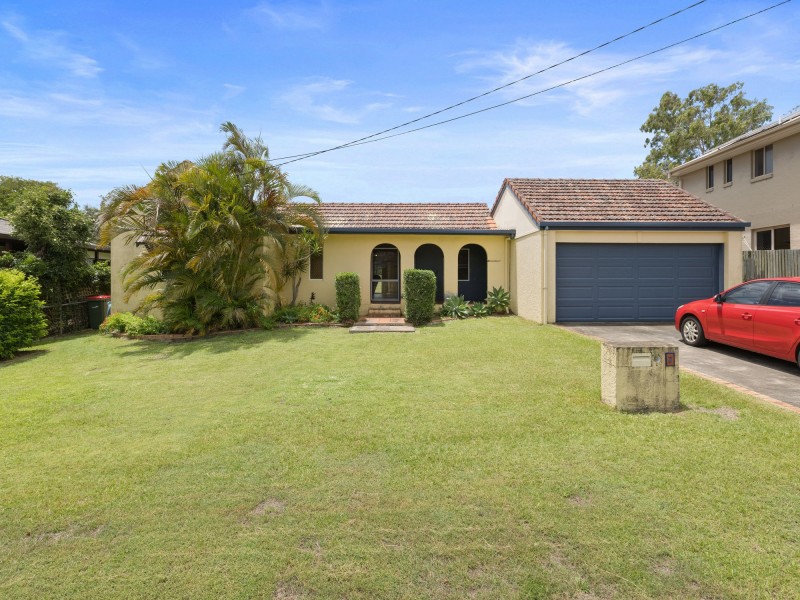 2 Brennan Road, Scarborough QLD 4020