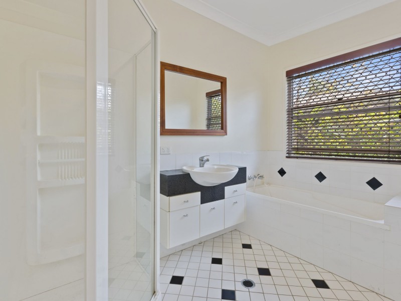 2 Brennan Road, Scarborough QLD 4020